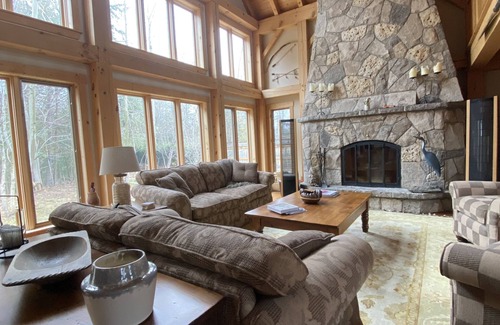Craigleith Ski Chalet | Cozy Chalet/Cottage - Ravine Lot with Hot Tub - Sleeps 8