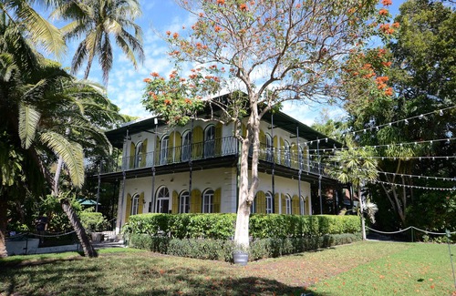 Old Town Apartment | Cozy cottage apartment with front porch & upgraded finishes - close to beach