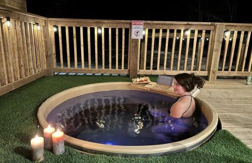 MacTier House | Cozy, Hot Tub, Sauna, Heated Floors, EV, Nespresso