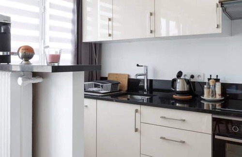 La Garenne-Colombes Apartment | Cozy & new studio near Paris La Défense.
