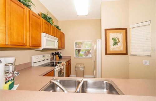 West Kissimmee House | Cozy Townhome at Encantada Resort with Private Pool!