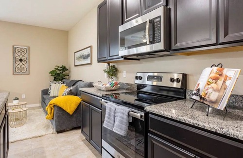 Riverview House | Cozy Townhome near Downtown Tampa/Busch Gardens