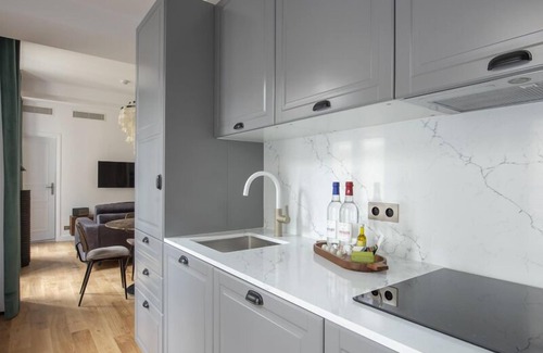 Faubourg-du-Roule Apartment | Davis, 4 stars, Chic & Modern at 50 meters from the Champs-Elysées