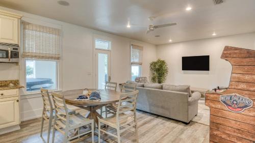 Frangista Beach House | Destin Dream by AvantStay 2-Story Home Walk to Beach