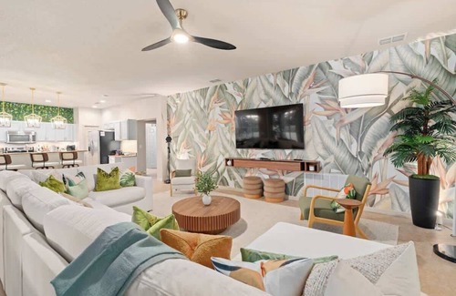 Bellavida House | Disney Themed Resort Home with Lake View