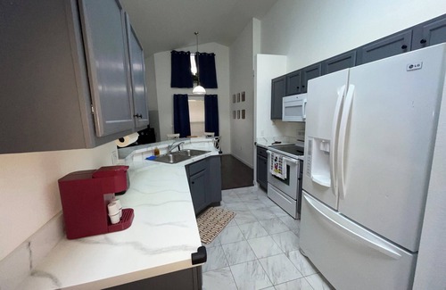 Bellavida House | Disney Themed Single Family Home, Private Pool, 15 Mins From Disney & Sleeps 10