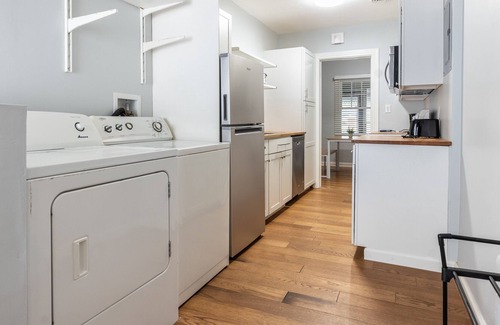 Lake Eola Heights Apartment | Downtown Orlando| Lake Eola 🏞️| Free Parking 🚗