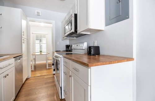 Lake Eola Heights Apartment | Downtown Orlando| Lake Eola | Free Parking