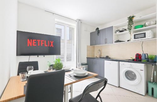 Quartier de Javel Apartment | Eiffel Tower - Heart of Paris-1BR-4P with NetFlix