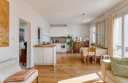 Montmartre Apartment | Eiffel-Tower-View Romantic Duplex
