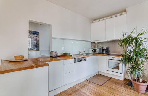 Montmartre Apartment | Eiffel-Tower-View Romantic Duplex