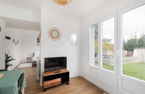 Aulnay-sous-Bois Apartment | Elégant Flat Paris CDG Expo