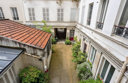 Quartier du Faubourg-Montmartre Apartment | Elegant apartment on rue de Trévise