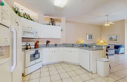 Calabay Parc House | Elegant home near theme parks with private pool & game room - snowbird-friendly