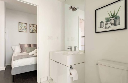 CityPlace Hotel | Elegant Lakeview - One Free Parking
