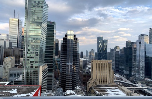 Toronto Entertainment District Condo | ⭐️ Entire Luxury Condo - CN Tower View + Parking ⭐️