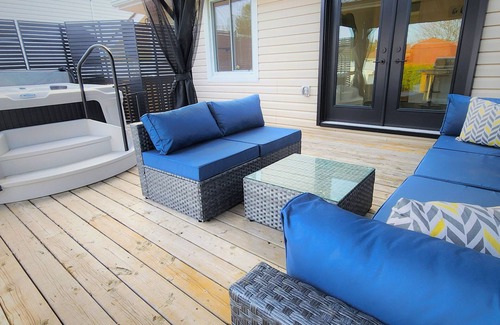 Algoma District House | Entire luxury house w/3Bdrm, 2Bthrm, hot tub, EV charger, PS5, BBQ & fire pit