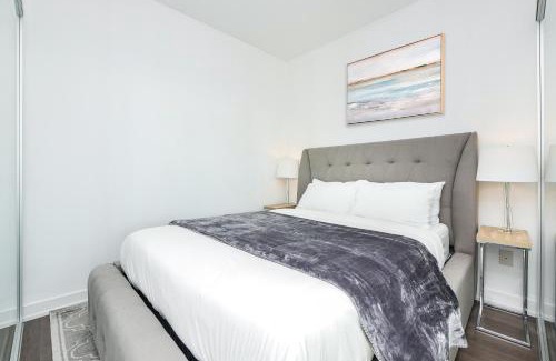 Old Town Apartment | Epic 2BR Condo with Panoramic CN Tower & City View