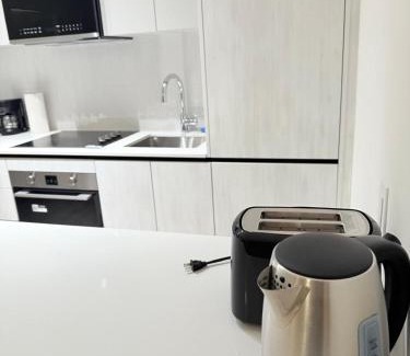 Central Erin Mills Apartment | Executive Condo in Prime Erin Mills Location l Walk to Mall and Hospital