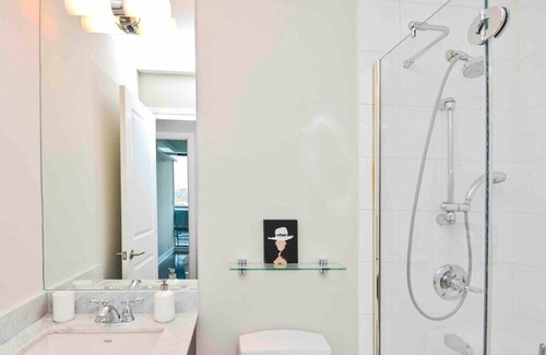 Yorkville Apartment | Exquisite Yorkville 1 Bedroom Condo