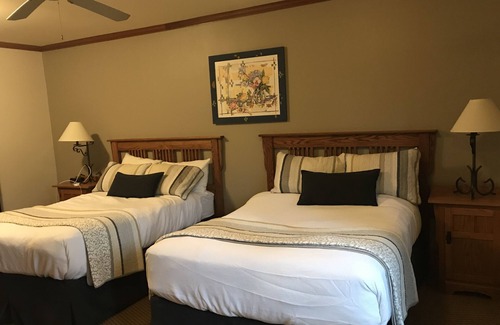 Port Stanton Resort | Fabulous Waterfront Sparrow Lake Resort Available May 31 to June 7