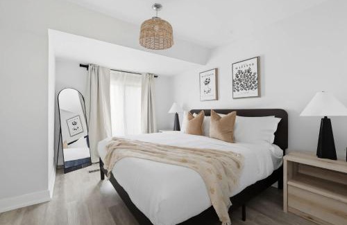 Church and Wellesley House | Family-Friendly Modern 4-Bedroom Getaway in TO