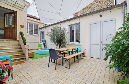 Clichy House | Family home with garden near Clichy metro station