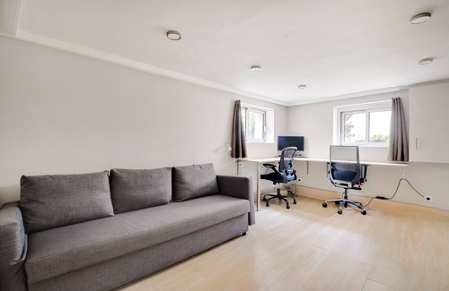 Clichy House | Family home with garden near Clichy metro station