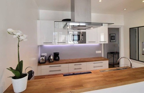 Champs-Elysees Apartment | Francois Terrace | Chic 3 Bed Apt near Champs Elysees
