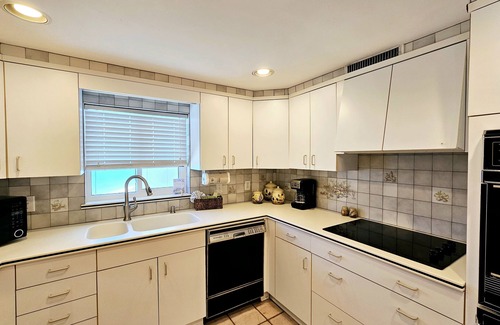 Holiday Isle Condo | FREE BEACH SETUP & 15% Discount Shoreline Towers 1081 - 3 Bdrm Gulf Front