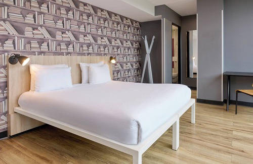 Hopital Saint-Louis Hostel | Generator Paris