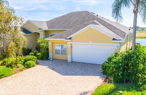 Ridgewood Lakes House | Golf & Pond View on Ridgewood Lakes with private pool