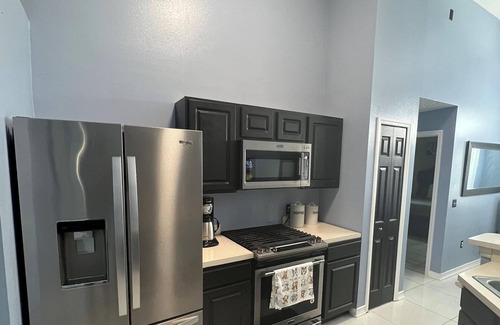 Westbury House | Grand Family Superior 4BD House Near Disney Parks