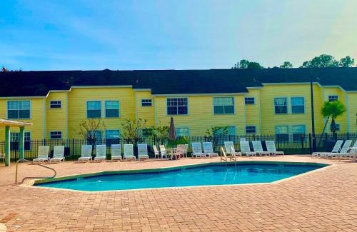 Kissimmee Apartment | Grand Holiday 3BR Getaway Condo near Disney Parks