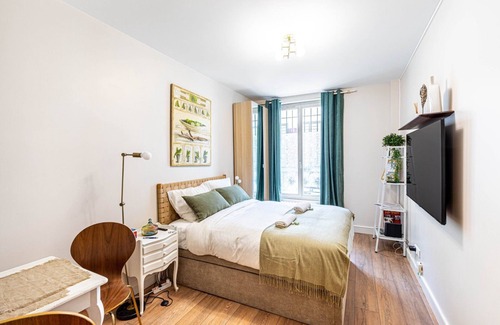 Les Puces de Saint-Ouen Apartment | GuestReady - Modern cosy stay near attractions