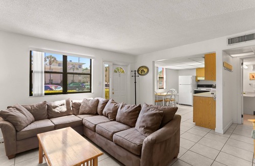 St. Pete Beach Condo | 🌴 Gulf Winds #1402 — Spacious 1BR Condo with 2 Bathrooms & Flexible Sleeping Options