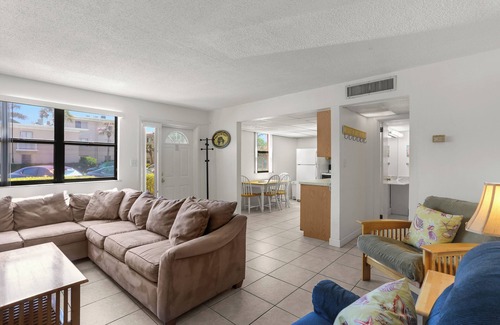 St. Pete Beach Condo | 🌴 Gulf Winds #1402 — Spacious 1BR Condo with 2 Bathrooms & Flexible Sleeping Options