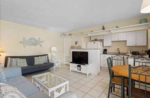 St. Pete Beach Condo | 🌿 Gulf Winds 1BR Garden Condo — Tiled Comfort & Flexible Sleeping Options