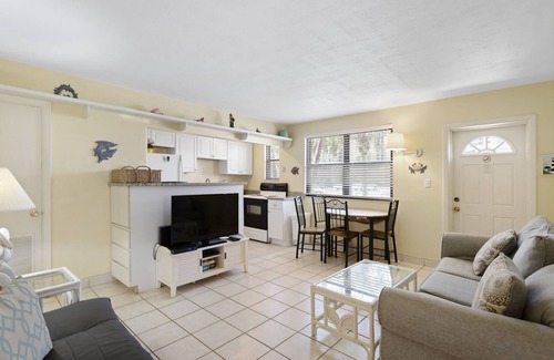 St. Pete Beach Condo | 🌿 Gulf Winds 1BR Garden Condo — Tiled Comfort & Flexible Sleeping Options