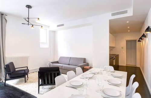 Quartier du Faubourg-Montmartre Apartment | Habitat Parisien - 3BR/3BA Air Con - 8 pax- Opera