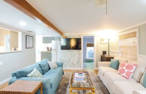 Bayview House | Harbor Mist - Fresh & Friendly in Marina District Private Oasis