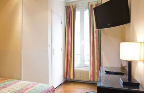 Quartier de la Chapelle Hotel | Hipotel Paris Gare du Nord Merryl
