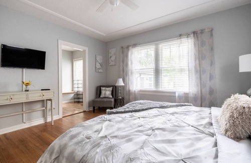 Lake Eola Heights Apartment | Historic district of Lake Eola | Orlando| Parking