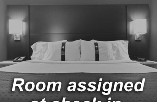 Sheridan Hotel | Holiday Inn Express & Suites Mississauga-Toronto Southwest, an Ihg Hotel