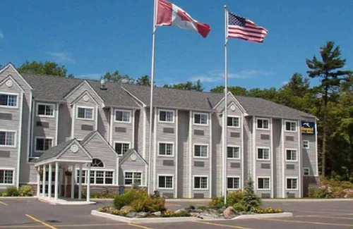 Parry Sound Hotel | Hotel ∙ 127 guests