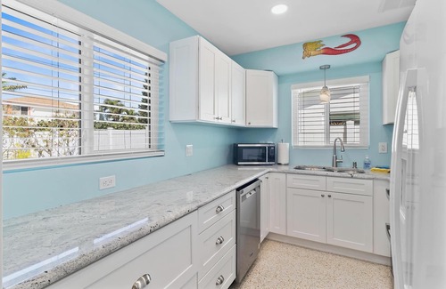 Bay Esplanade House | Hugh DISCOUNTS remaining Fall dates MARGARITAVILLE Pool Home on ClearwaterBeach