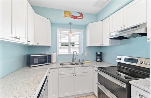 Bay Esplanade House | Hugh DISCOUNTS remaining Fall dates MARGARITAVILLE Pool Home on ClearwaterBeach