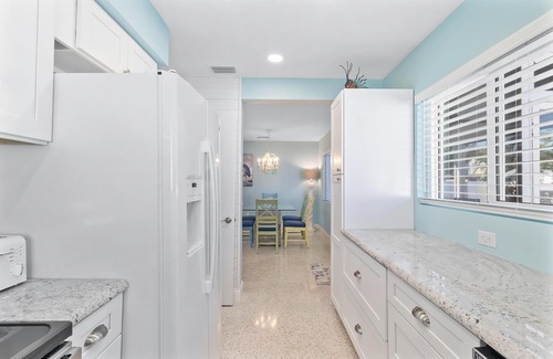 Bay Esplanade House | Hugh DISCOUNTS remaining Fall dates MARGARITAVILLE Pool Home on ClearwaterBeach