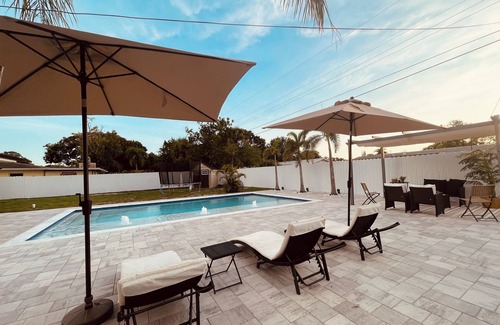 South Bradenton House | Ila's Beach House: Near IMG-Heated Salt Pool- Pets OK-Modern Organic Smart Home