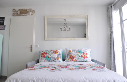Serris Apartment | La Bella Vita